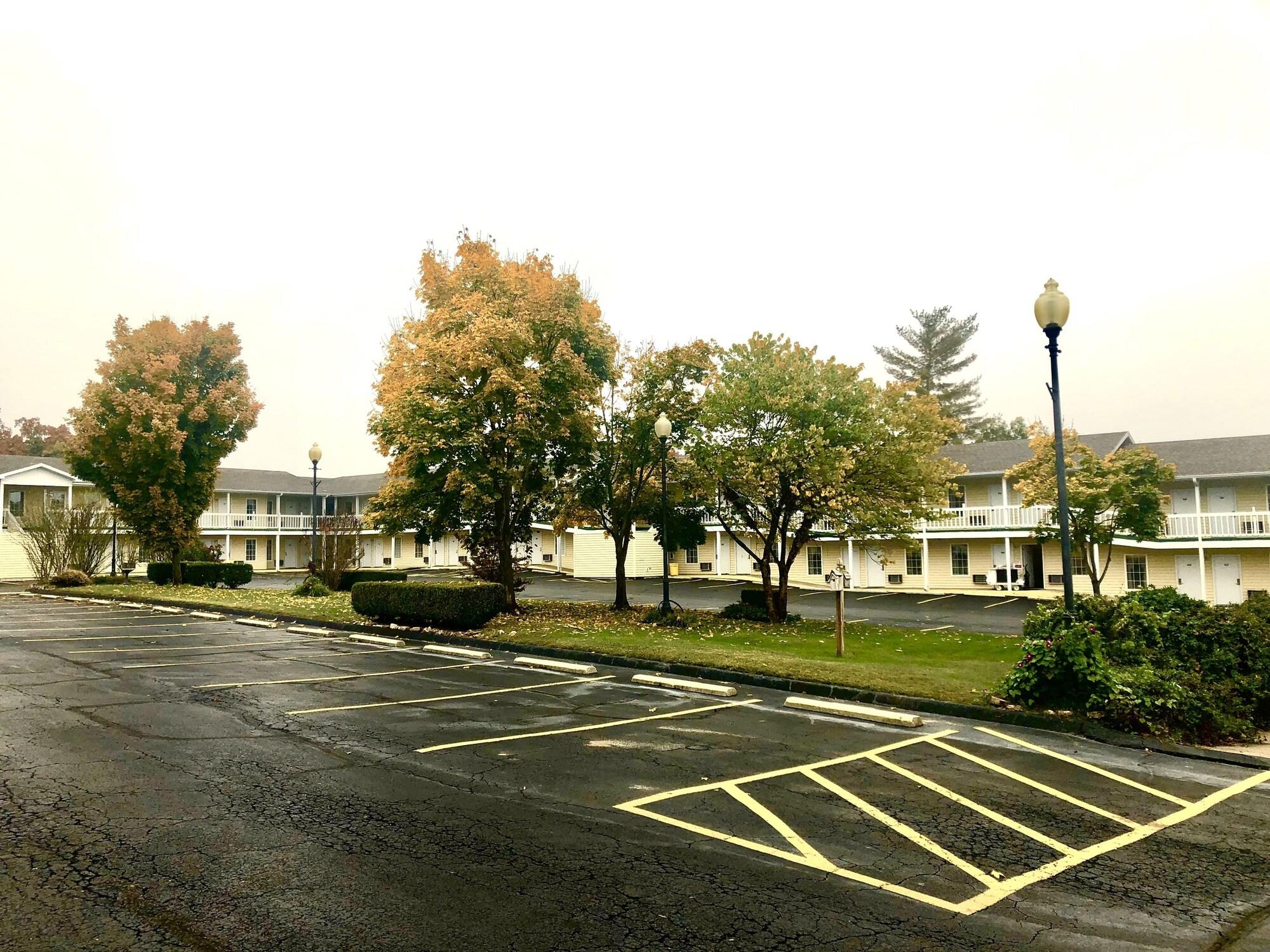 Honeysuckle Inn & Conference Center Branson Exterior photo