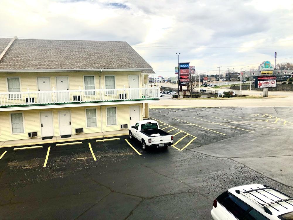 Honeysuckle Inn & Conference Center Branson Exterior photo