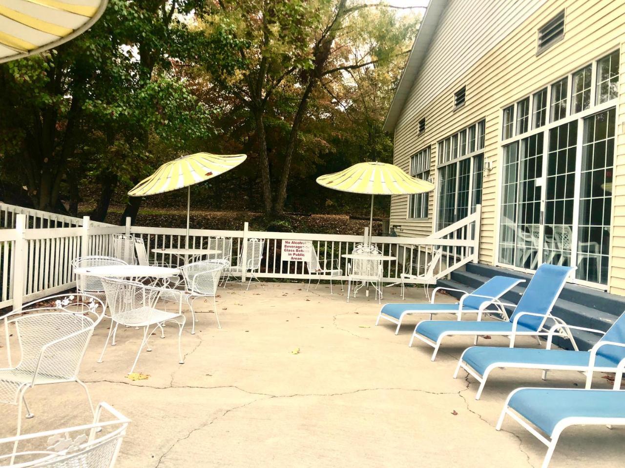 Honeysuckle Inn & Conference Center Branson Exterior photo